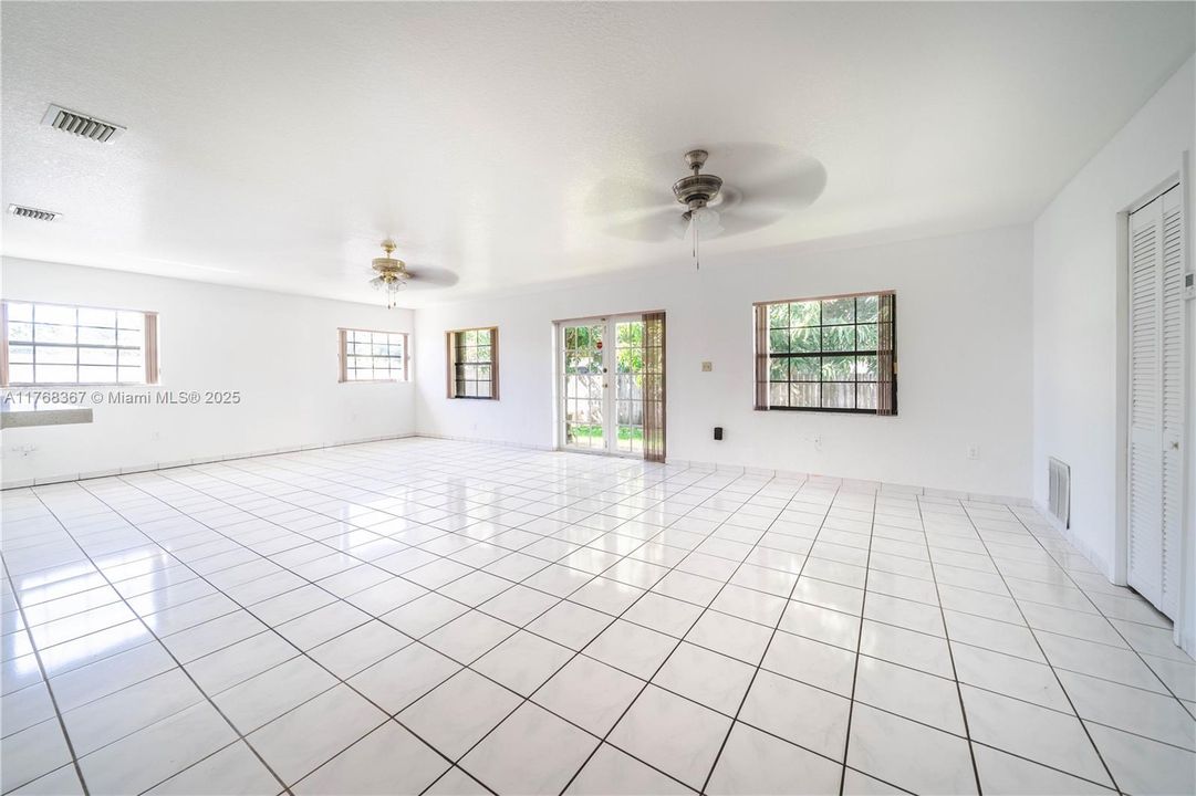 Recently Sold: $675,000 (4 beds, 3 baths, 2460 Square Feet)