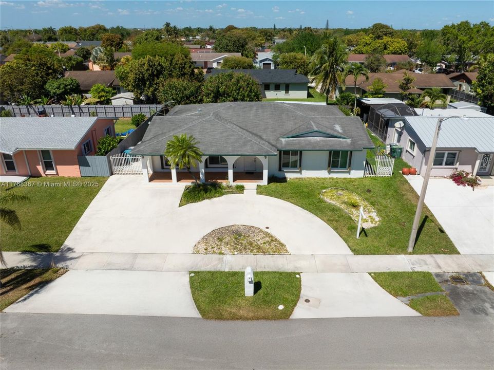 Recently Sold: $675,000 (4 beds, 3 baths, 2460 Square Feet)