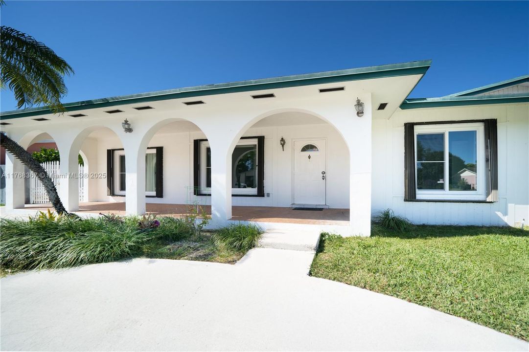 Recently Sold: $675,000 (4 beds, 3 baths, 2460 Square Feet)