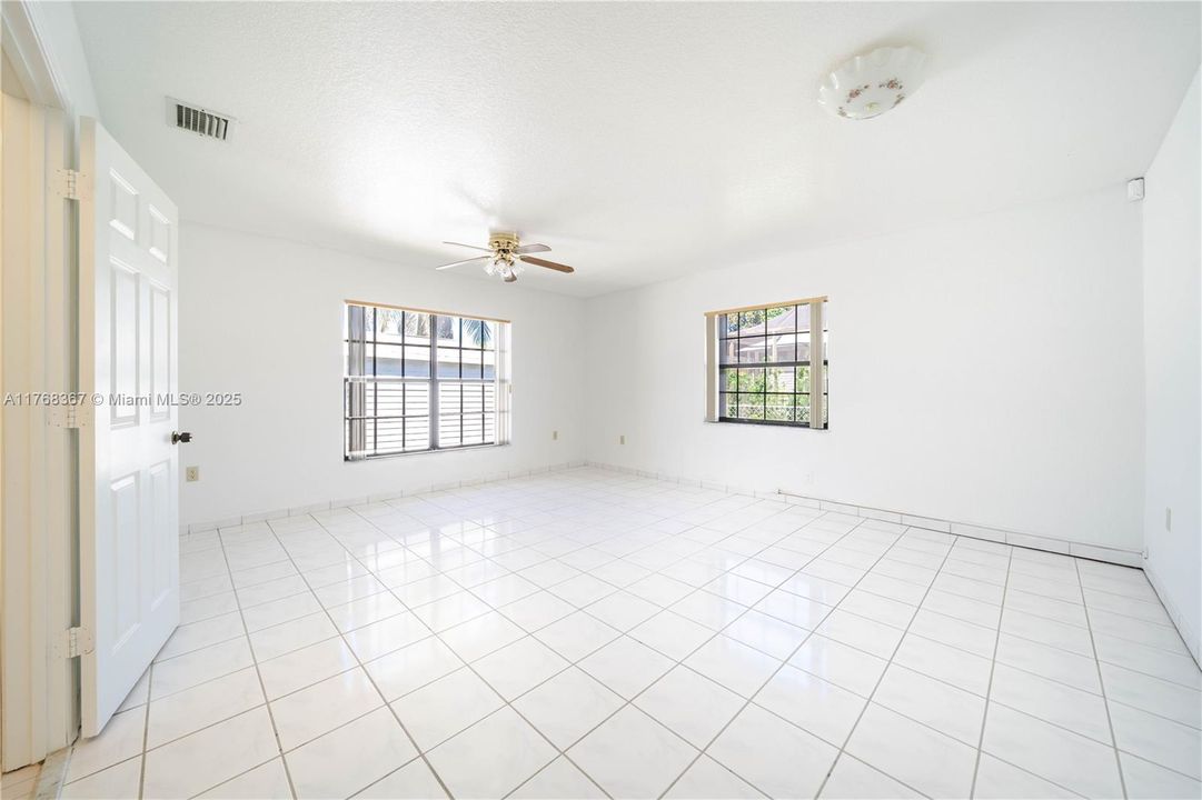 Recently Sold: $675,000 (4 beds, 3 baths, 2460 Square Feet)