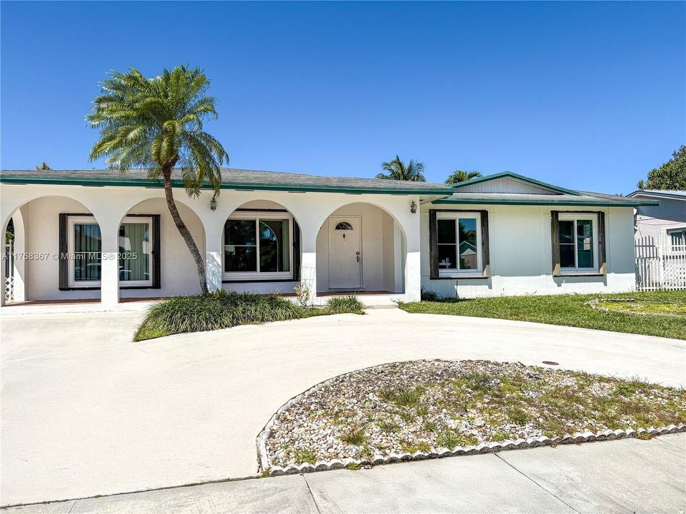 Recently Sold: $675,000 (4 beds, 3 baths, 2460 Square Feet)