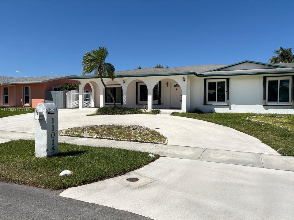 Recently Sold: $675,000 (4 beds, 3 baths, 2460 Square Feet)