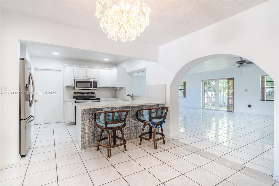 Recently Sold: $675,000 (4 beds, 3 baths, 2460 Square Feet)