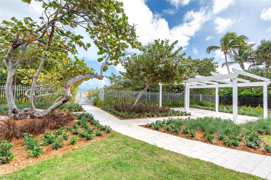 Недавно продано: $1,295,000 (2 спален, 2 ванн, 1260 Квадратных фут)