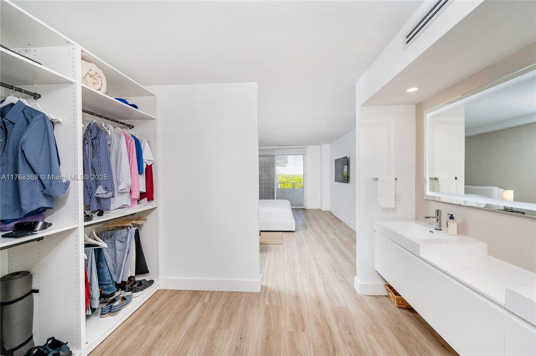 Недавно продано: $1,295,000 (2 спален, 2 ванн, 1260 Квадратных фут)