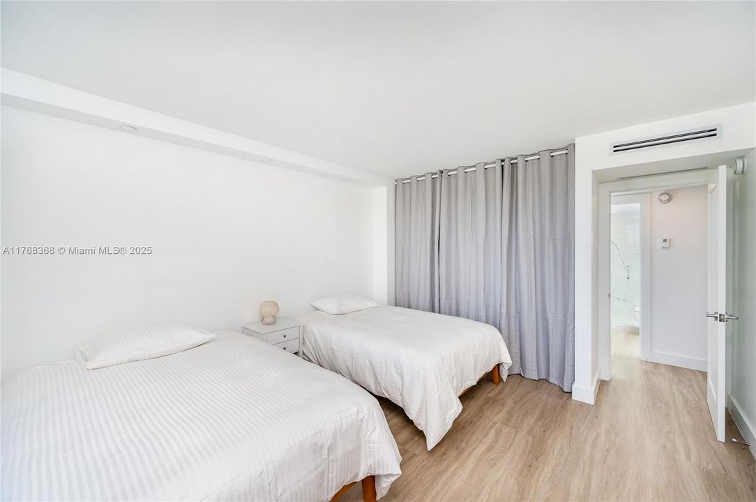 Недавно продано: $1,295,000 (2 спален, 2 ванн, 1260 Квадратных фут)