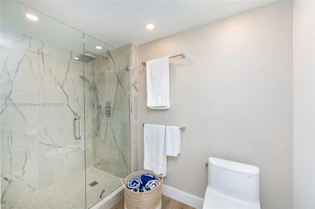 Недавно продано: $1,295,000 (2 спален, 2 ванн, 1260 Квадратных фут)