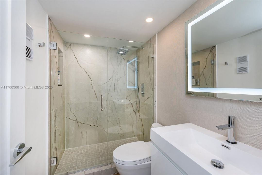 Недавно продано: $1,295,000 (2 спален, 2 ванн, 1260 Квадратных фут)