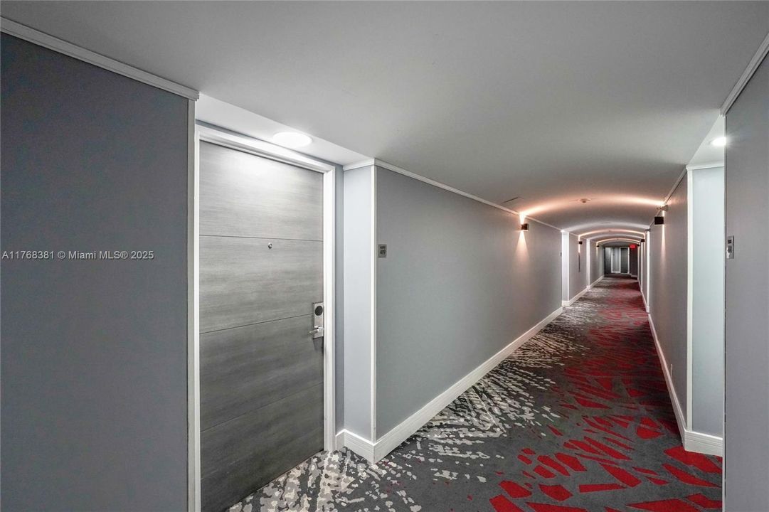 For Sale: $159,000 (1 beds, 1 baths, 554 Square Feet)