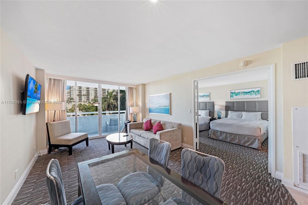 For Sale: $159,000 (1 beds, 1 baths, 554 Square Feet)