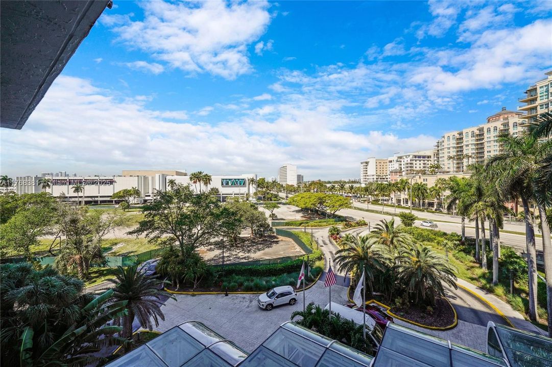 For Sale: $159,000 (1 beds, 1 baths, 554 Square Feet)