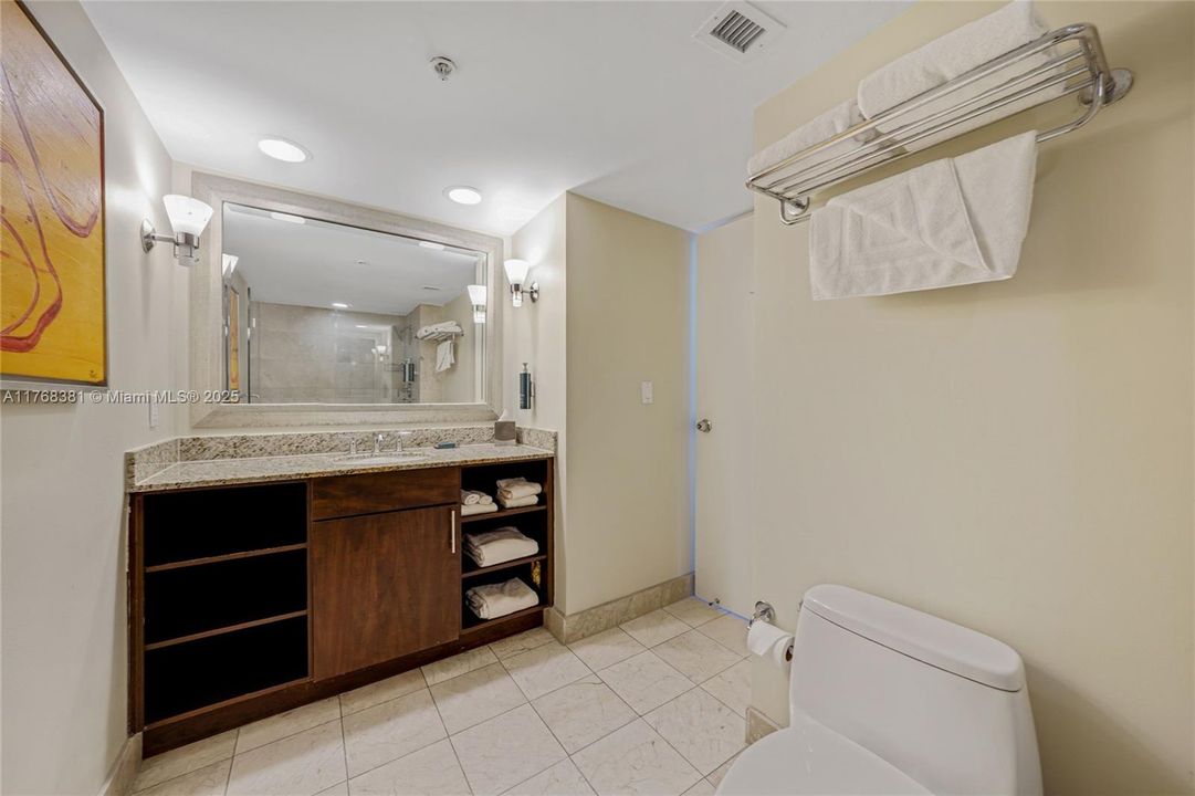 For Sale: $159,000 (1 beds, 1 baths, 554 Square Feet)