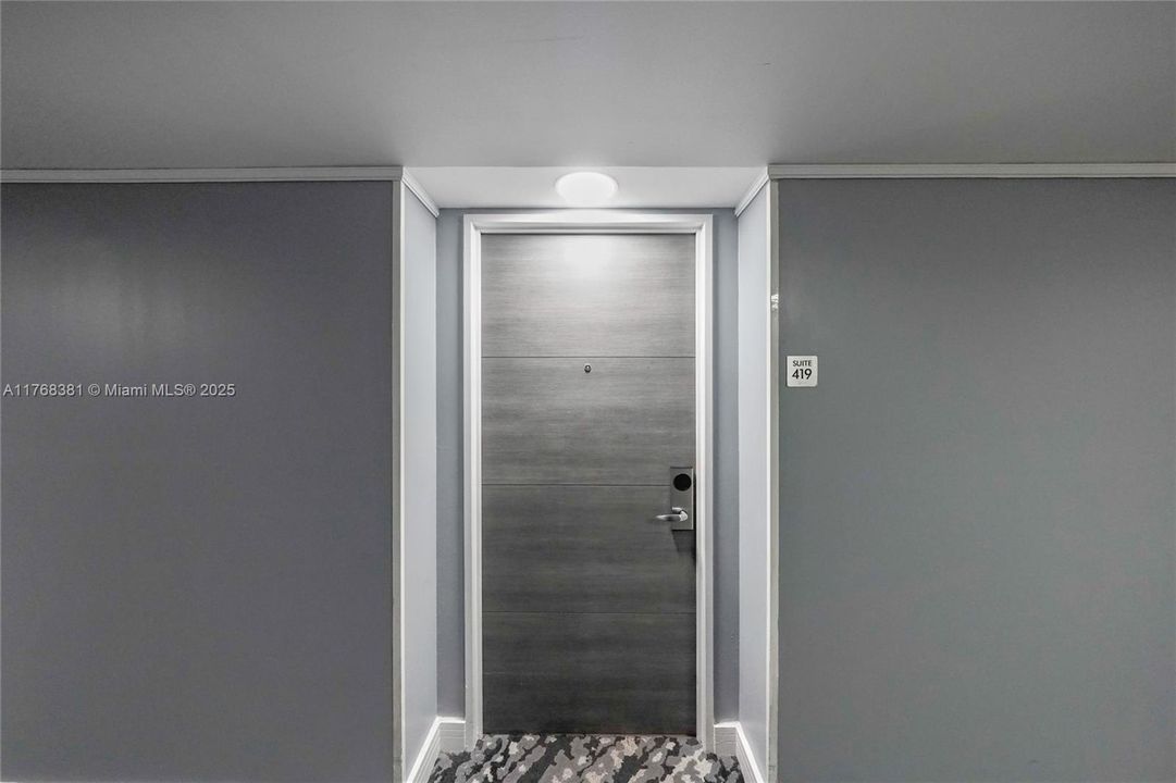 For Sale: $159,000 (1 beds, 1 baths, 554 Square Feet)