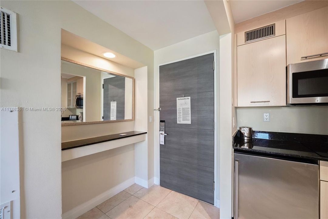 For Sale: $159,000 (1 beds, 1 baths, 554 Square Feet)