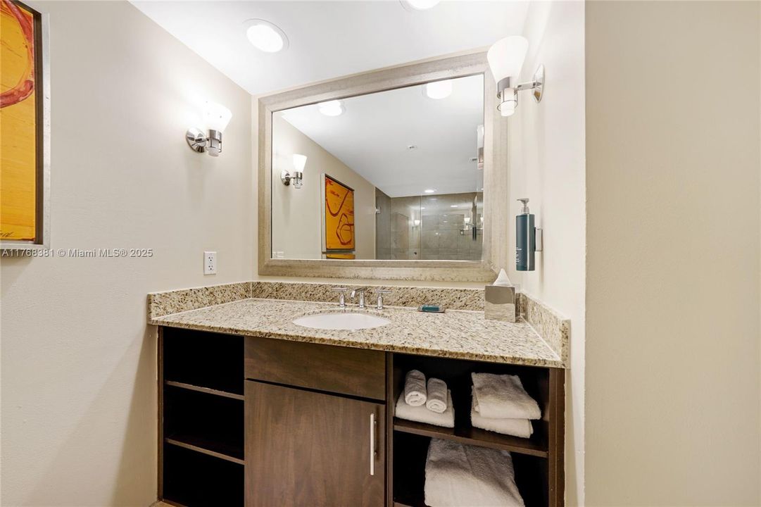 For Sale: $159,000 (1 beds, 1 baths, 554 Square Feet)