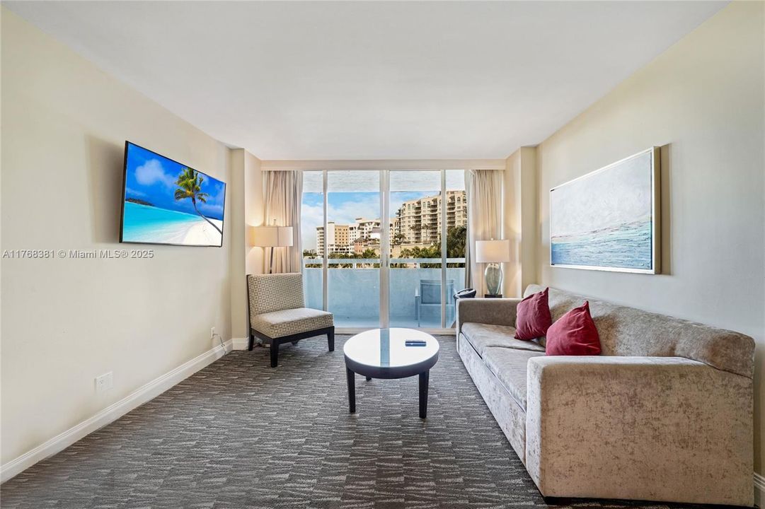 For Sale: $159,000 (1 beds, 1 baths, 554 Square Feet)