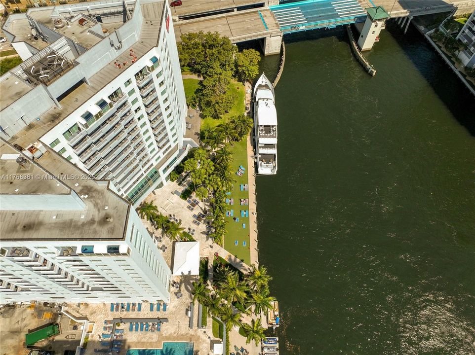 For Sale: $159,000 (1 beds, 1 baths, 554 Square Feet)