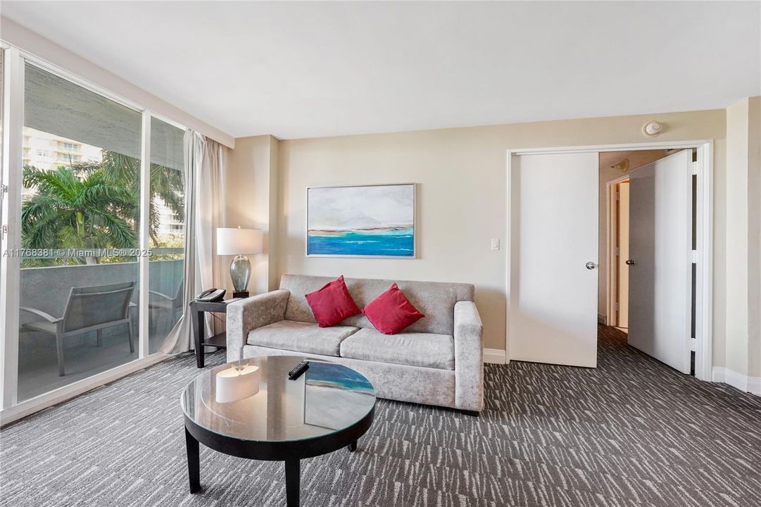 For Sale: $159,000 (1 beds, 1 baths, 554 Square Feet)