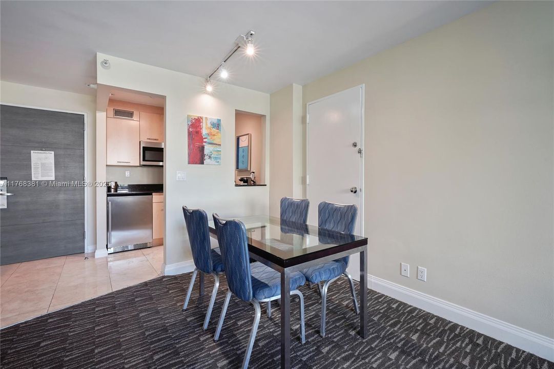 For Sale: $159,000 (1 beds, 1 baths, 554 Square Feet)