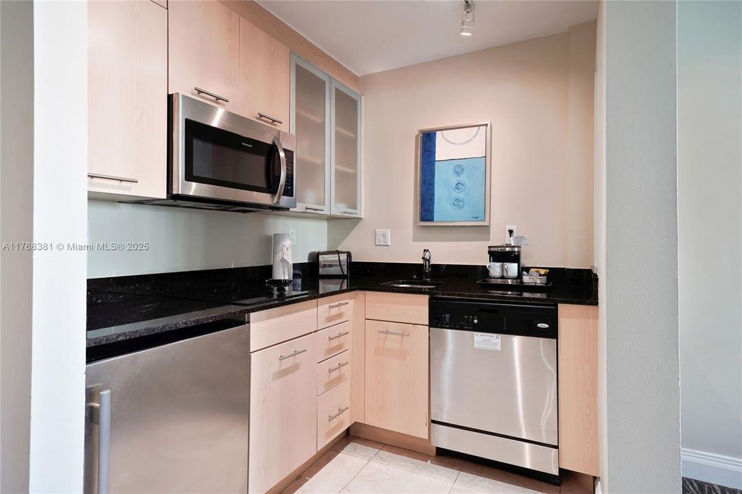 For Sale: $159,000 (1 beds, 1 baths, 554 Square Feet)