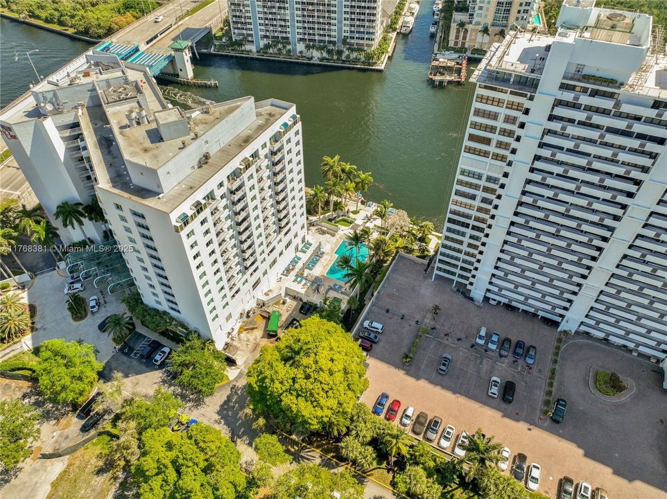 For Sale: $159,000 (1 beds, 1 baths, 554 Square Feet)