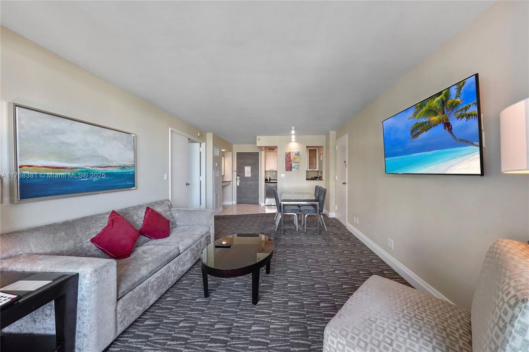 For Sale: $159,000 (1 beds, 1 baths, 554 Square Feet)