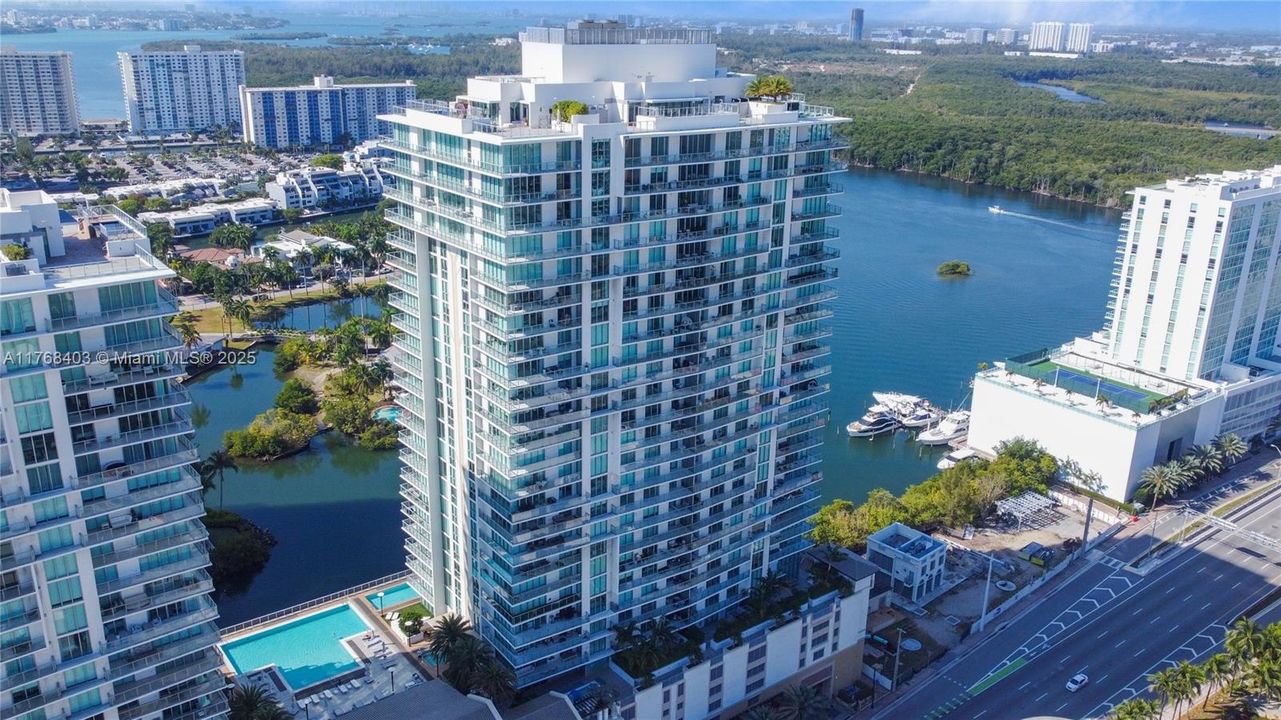 For Sale: $1,299,000 (3 beds, 3 baths, 1892 Square Feet)