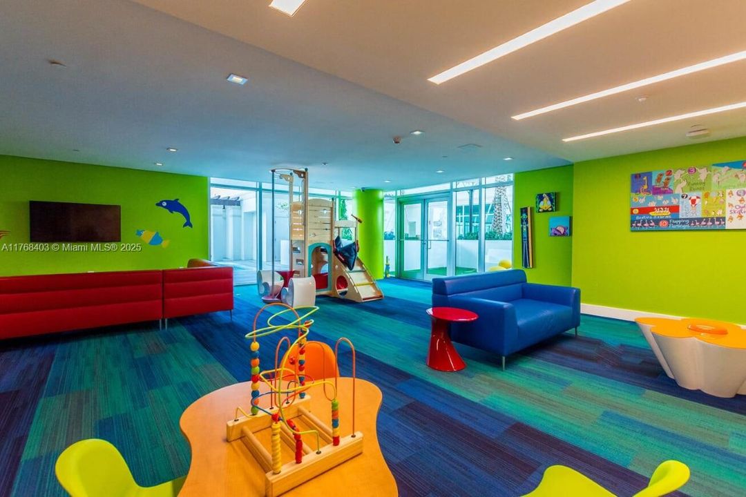 For Sale: $1,299,000 (3 beds, 3 baths, 1892 Square Feet)