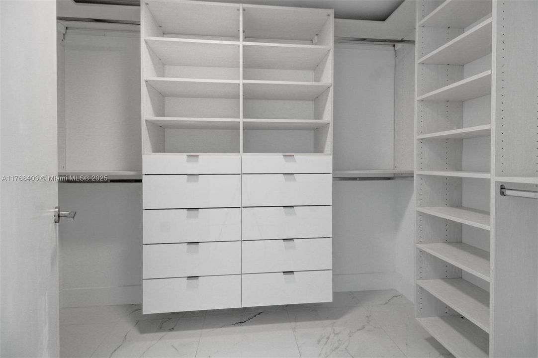 For Sale: $1,299,000 (3 beds, 3 baths, 1892 Square Feet)