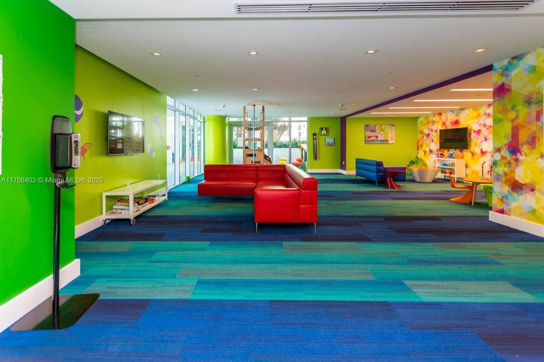 For Sale: $1,299,000 (3 beds, 3 baths, 1892 Square Feet)