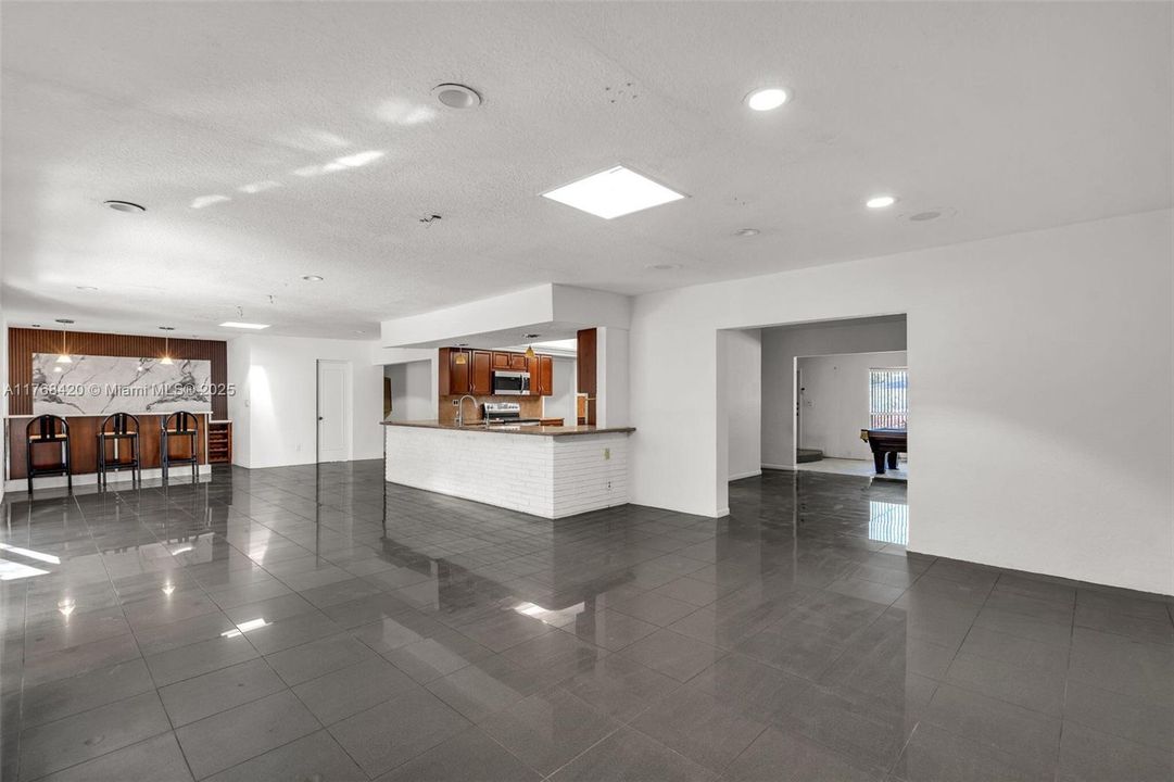 Recently Sold: $859,000 (3 beds, 2 baths, 2996 Square Feet)