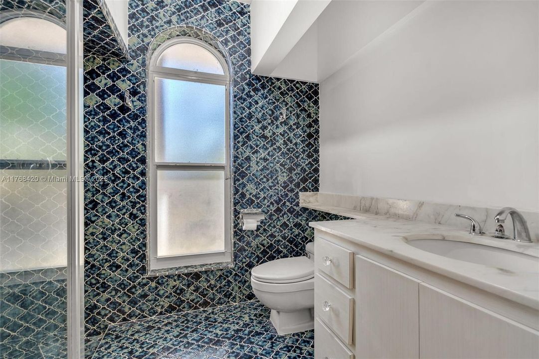 Recently Sold: $859,000 (3 beds, 2 baths, 2996 Square Feet)