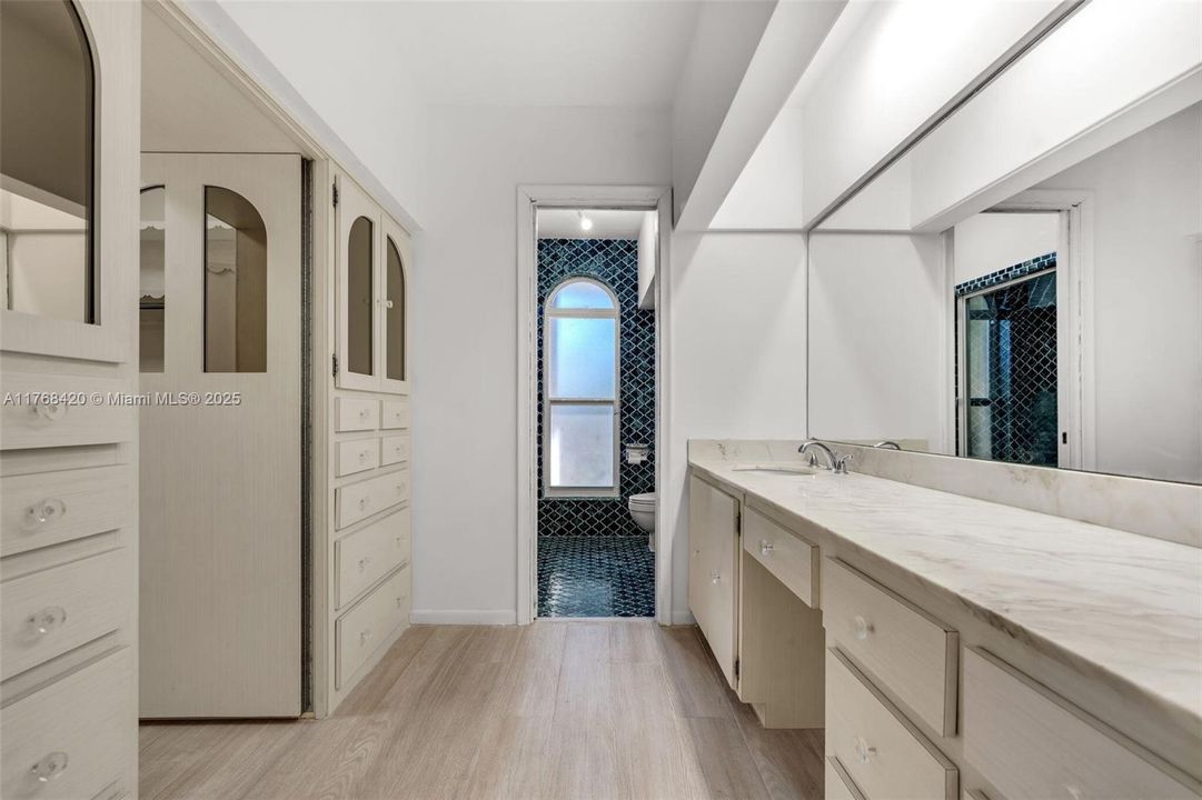 Recently Sold: $859,000 (3 beds, 2 baths, 2996 Square Feet)