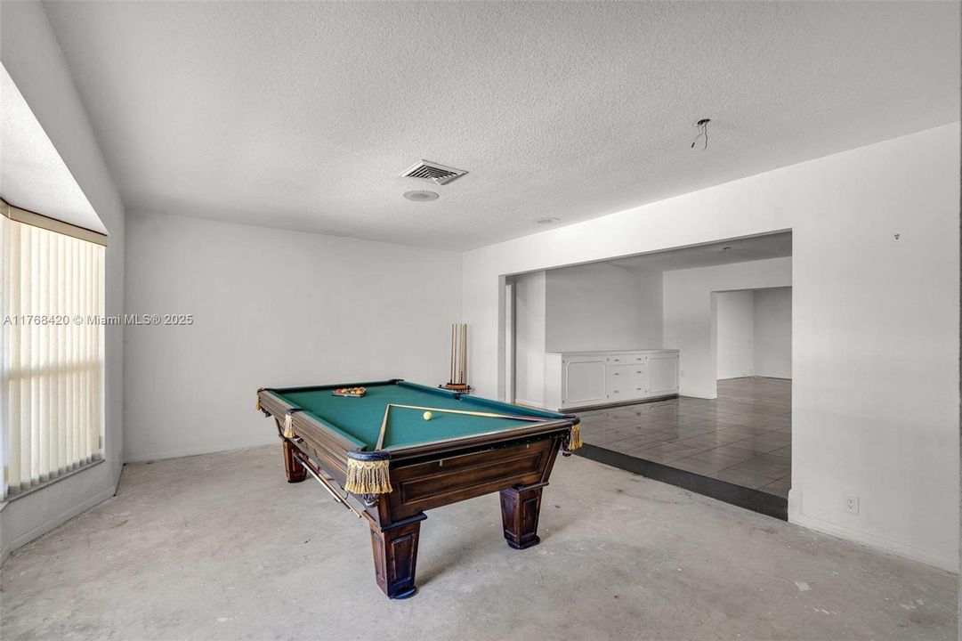 Recently Sold: $859,000 (3 beds, 2 baths, 2996 Square Feet)