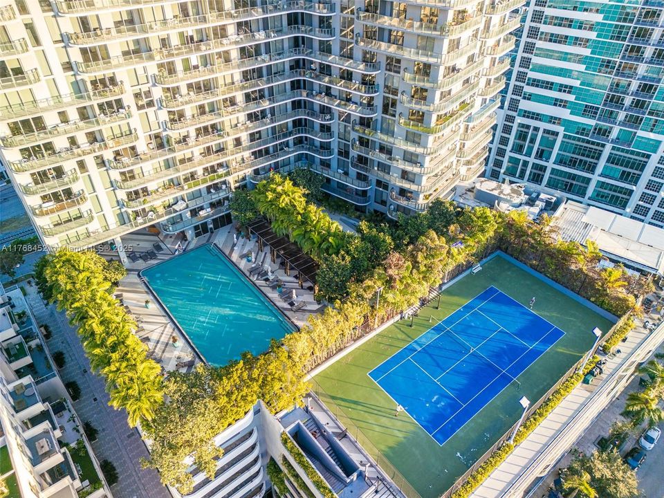 Под контрактом: $590,000 (2 спален, 1 ванн, 725 Квадратных фут)