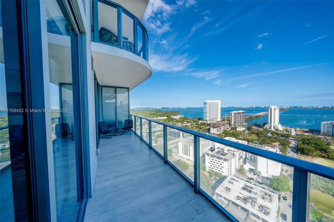 Под контрактом: $590,000 (2 спален, 1 ванн, 725 Квадратных фут)