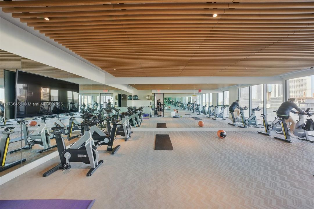 Под контрактом: $590,000 (2 спален, 1 ванн, 725 Квадратных фут)