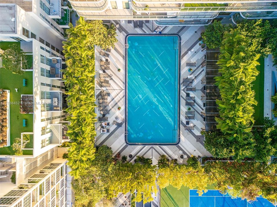 Под контрактом: $590,000 (2 спален, 1 ванн, 725 Квадратных фут)