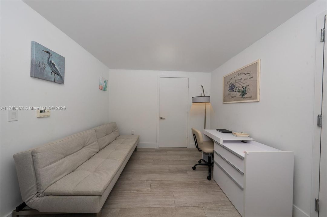 Под контрактом: $590,000 (2 спален, 1 ванн, 725 Квадратных фут)