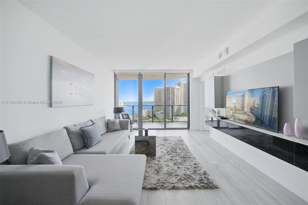 Под контрактом: $590,000 (2 спален, 1 ванн, 725 Квадратных фут)