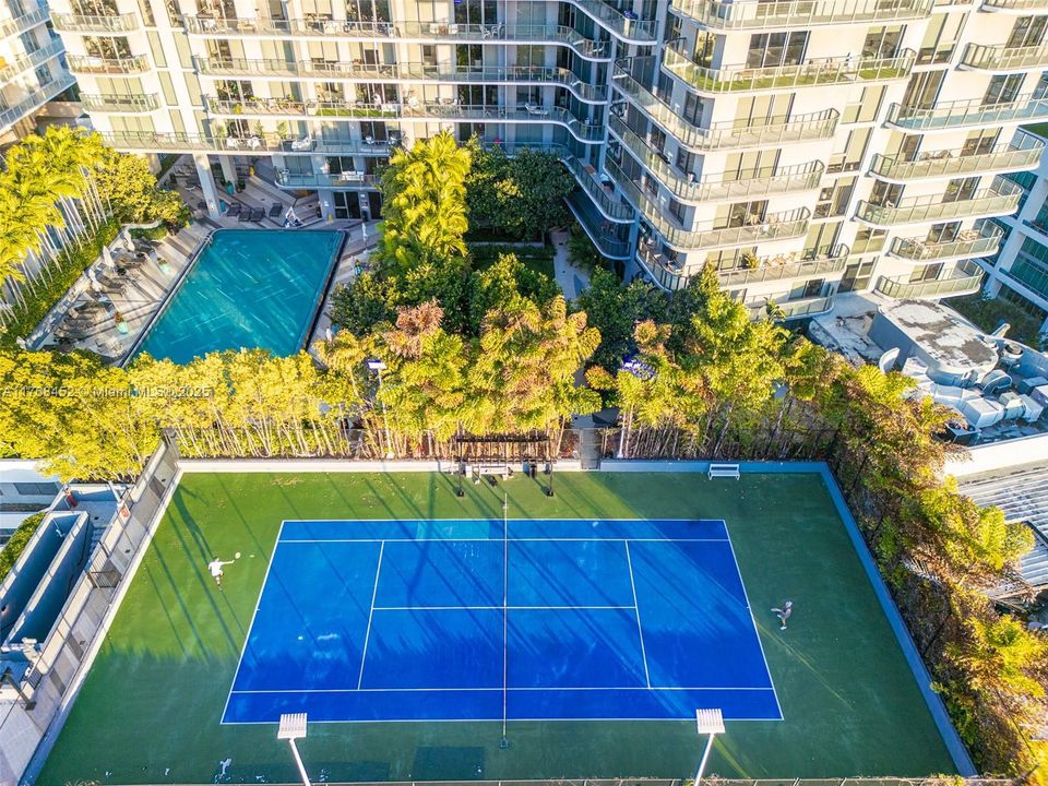 Под контрактом: $590,000 (2 спален, 1 ванн, 725 Квадратных фут)