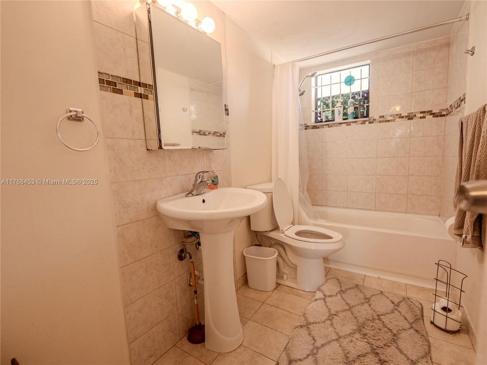 Недавно арендовано: $2,200 (1 спален, 1 ванн, 730 Квадратных фут)