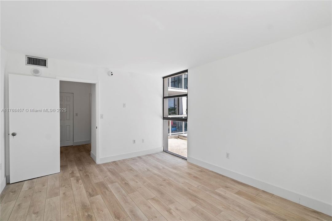 На продажу: $379,000 (2 спален, 2 ванн, 1011 Квадратных фут)