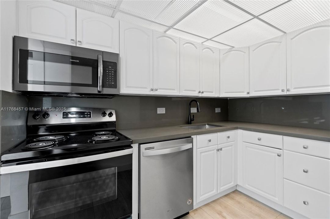 На продажу: $379,000 (2 спален, 2 ванн, 1011 Квадратных фут)