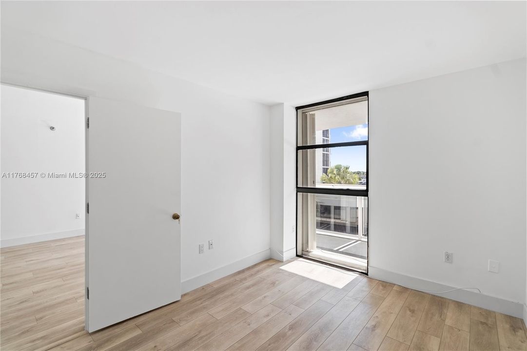 На продажу: $379,000 (2 спален, 2 ванн, 1011 Квадратных фут)