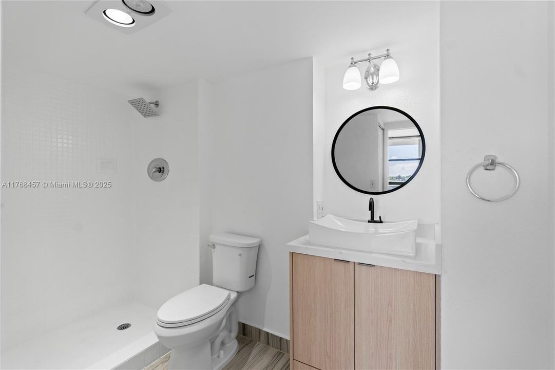 На продажу: $379,000 (2 спален, 2 ванн, 1011 Квадратных фут)