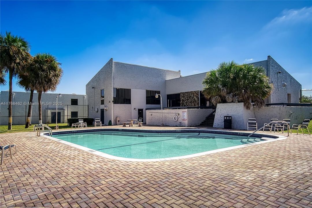 Recently Rented: $3,500 (3 beds, 2 baths, 2010 Square Feet)