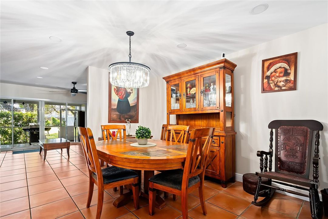 Recently Rented: $3,500 (3 beds, 2 baths, 2010 Square Feet)