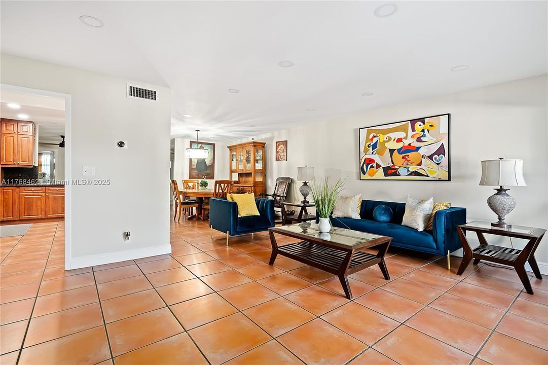 Recently Rented: $3,500 (3 beds, 2 baths, 2010 Square Feet)