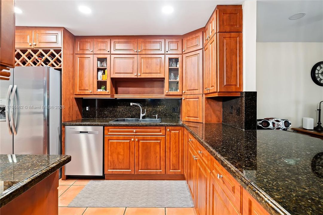 Recently Rented: $3,500 (3 beds, 2 baths, 2010 Square Feet)